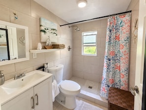 A modern bathroom with a shower, toilet, and sink. - Cozy Private Studio.  Parking & Fenced Yard (Jacksonville)
