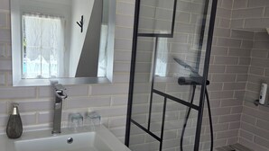Bathroom - DOMAINE DES BRUNS (Aillant-sur-Milleron)