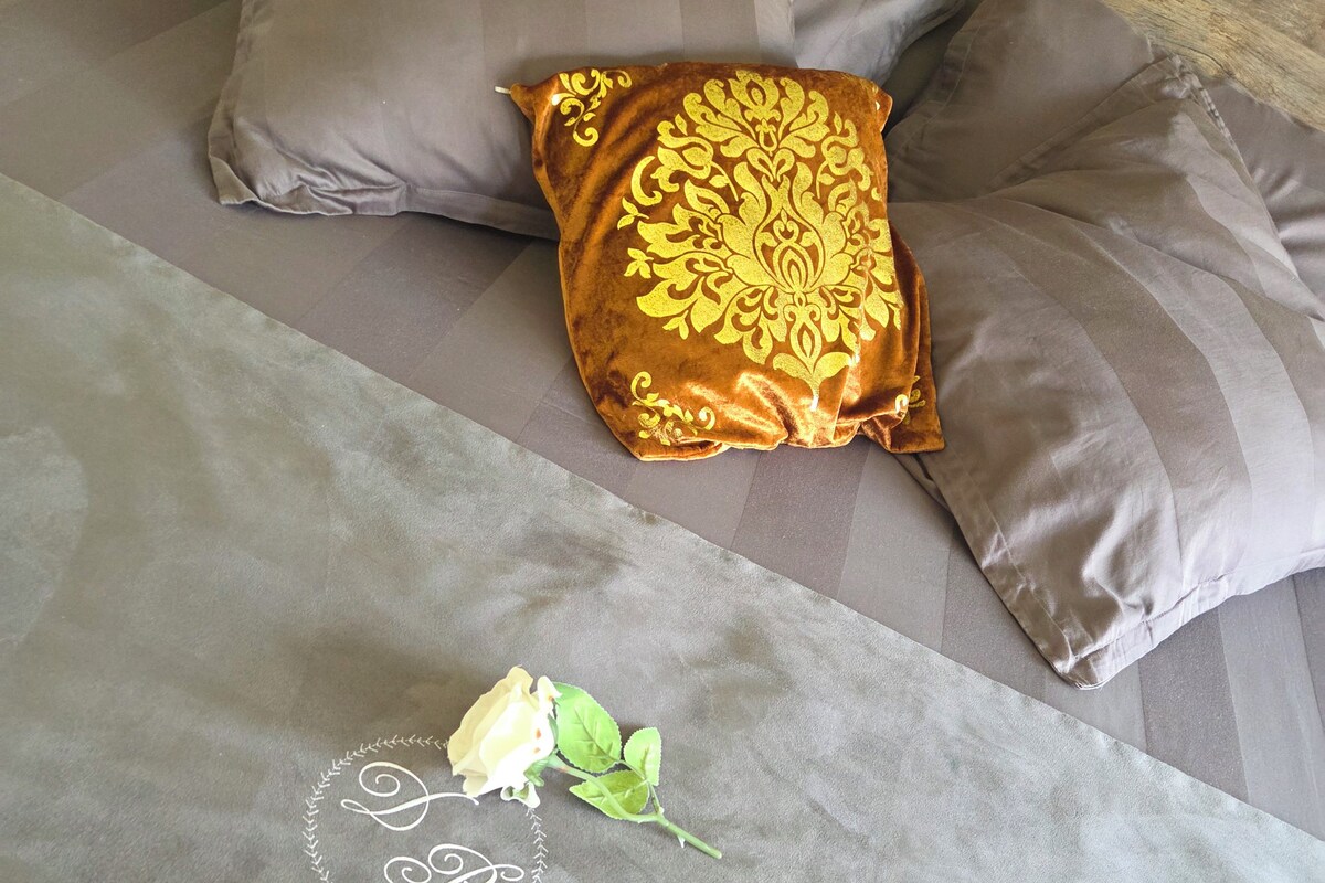 Phòng đôi tiện nghi đơn giản, quang cảnh hồ bơi | Màn/rèm cản sáng, truy cập Internet không dây miễn phí 