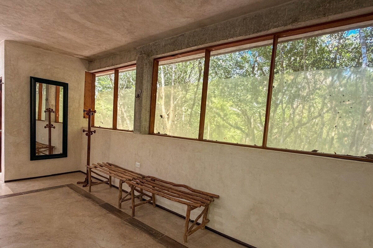 Villa de luna de miel, patio, vistas al valle | Zona de estar | Libros