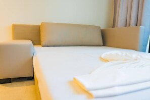 A hotel room with a bed, a bedside table, and a chair. - Apartment in Salinas, Premium Hotel Resort (Salinópolis)