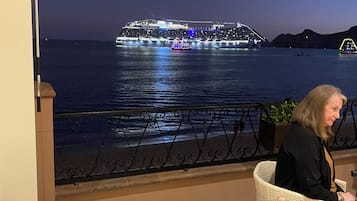 Deluxe Studio, Balcony, Beach View | Outdoor dining