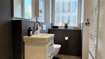 Apartment, 2 Bedrooms | Bathroom