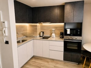 Comfort Apartment, City View | Private kitchen - Hermosa vista - Privacidad y Comodidad (La Florida)