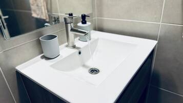 Apartamento Confort, vistas a la ciudad | Baño
