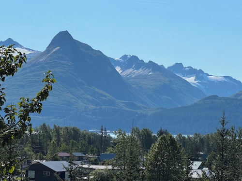 Breathtaking mountain view, private entrance, romantic getaway