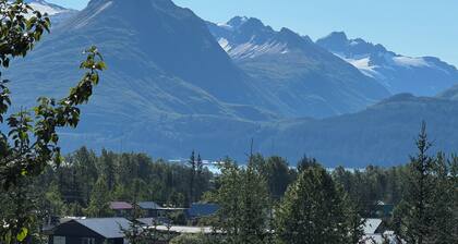 Breathtaking mountain view, private entrance, romantic getaway