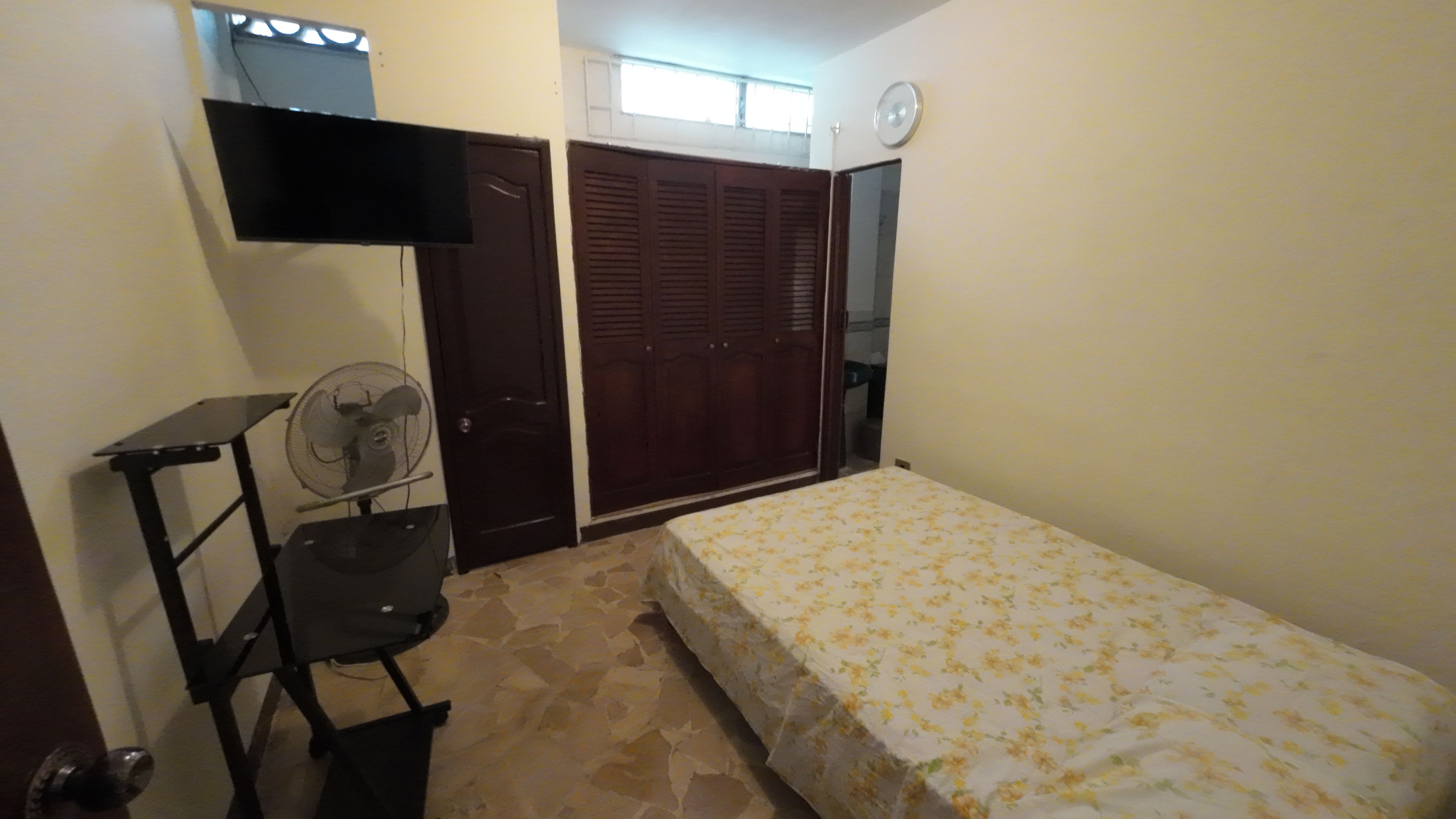 Iron/ironing board, bed sheets