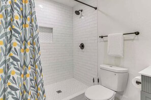 A bathroom with a shower, toilet, and a towel rack. - 3 minutes from pleasure pier near beaches (Galveston)