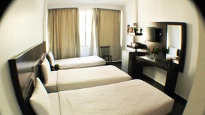 Kamar Triple Basic, pemandangan kota | Brankas dan Wi-Fi gratis