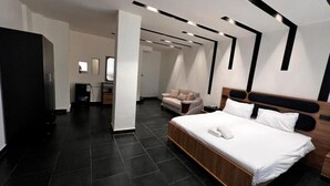 Suite Deluks, pemandangan kota | Brankas dan Wi-Fi gratis