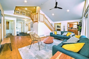 Living area - Lakefront Retreat, relaxation with A/C, Game Room, boating, epic yard & views (Pocono Summit)