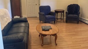 Unclassified image, 3 of 6, button - Cozy 1-bedroom apartment within 12 miles from Penn State University. (Warriors Mark)