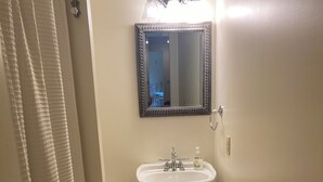Bathroom - Cozy 1-bedroom apartment within 12 miles from Penn State University. (Warriors Mark)