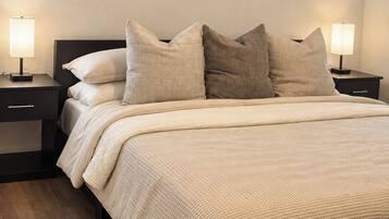 Iron/ironing board, WiFi, bed sheets
