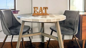 Dining - Cozy Well-Equipped Studio Apartment (Chicago)