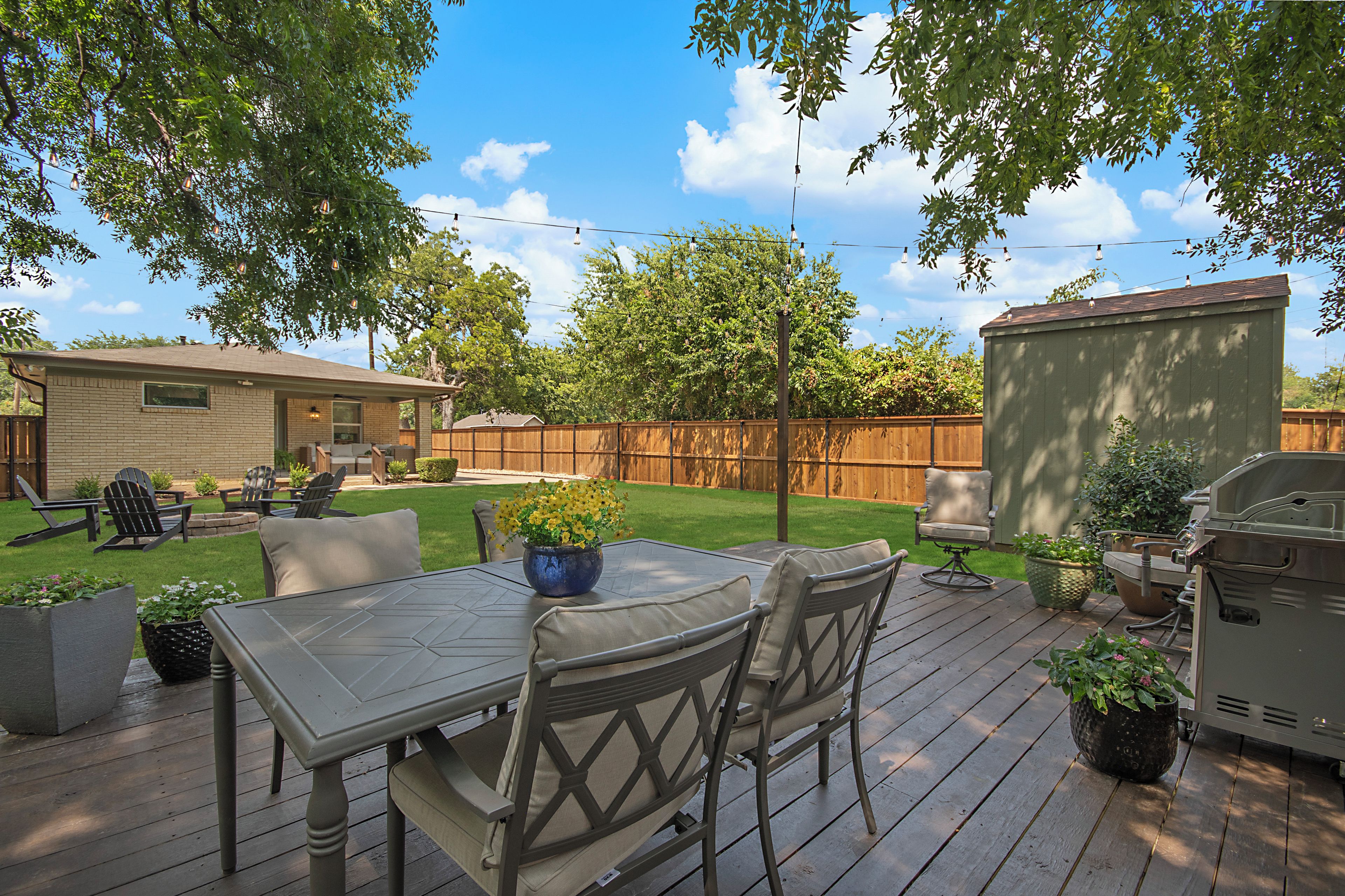 Outdoor dining