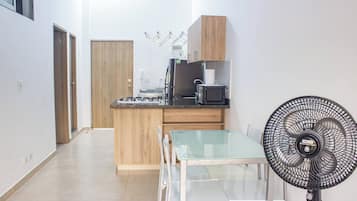 Apartamento, 2 habitaciones | Comedor