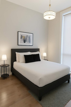 Iron/ironing board, travel cot, WiFi, bed sheets - The One: A 1BR Stay That Feels Like Home (Chicago)
