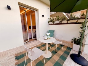 Junior Double Room, Garden View | Outdoor dining - A&V Boutique Apartments Victoria (Viareggio)
