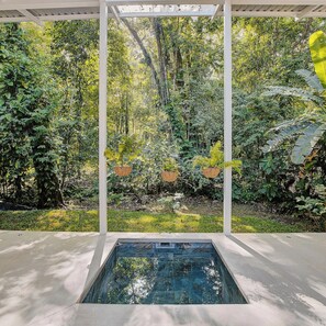 A covered outdoor area with a pool, surrounded by dense foliage and plants. - Villa Cookies | Tropical Hideaway & Plunge Pool (Puerto Viejo de Talamanca)