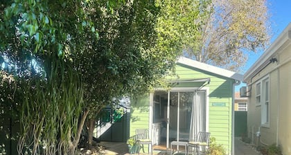 Charming Dove Cottage, Tranquil Retreat in Cape Town