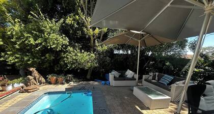Charming Dove Cottage, Tranquil Retreat in Cape Town