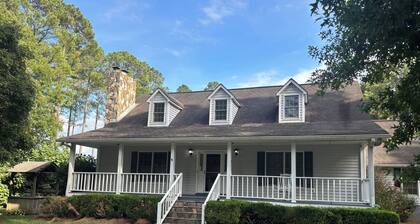 Perfect 3-bedroom farmhouse with AC in pleasant Washington