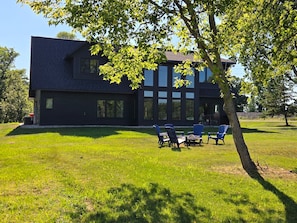 A modern two-story house with a large lawn and outdoor seating area. - Modern 4 bedroom Lakehouse on Alexandria chain of lakes! (Alexandria)