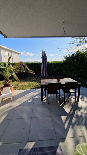 Bright, lovingly furnished one-room apartment in a quiet neighborhood.