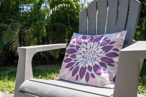 A chair with a cushion featuring a geometric pattern. - Beach-Ready 2BR, Pet Friendly and Backyard BBQ (Clearwater)