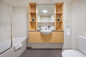 Bathroom - Unbeatable Convenience, the City on your Doorstep (Fortitude Valley)