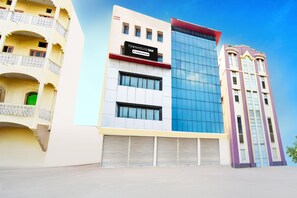 Exterior - Super Townhouse OAK Santosh Nagar (Hyderabad)