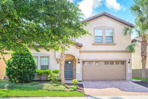 8 Bedroom Home at the Windsor at Westside Resort - Disney Getaway w Pool, Hot Tub, Theater & Games (Kissimmee)
