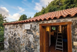 A stone building with a tiled roof and a sign that reads 'Cuadra.' - Las Ninfas Natural Escape 1 (Icod de los Vinos)