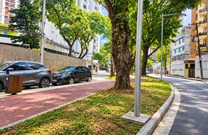 Property grounds - Studio Ondina: Air conditioning, Wi-Fi, and parking near Barra. (Salvador)