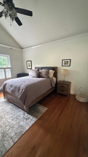 Room - Spacious 2BR Retreat, Private Yard + 2-Car Garage (Atlanta)