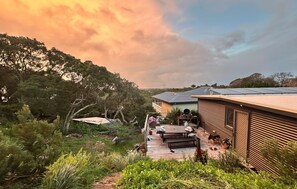 Outdoor dining - 8 minutes to the Peninsula Hot Spring! Family, couples, workers retreat in Rye (Rye)