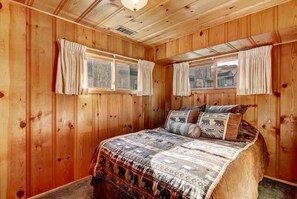 Room - Cedar Cabin Lake Tahoe -Walking Distance to Lake (South Lake Tahoe)