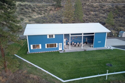Family friendly 4-bedroom cabin near lake Roosevelt