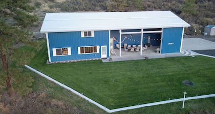 Family friendly 4-bedroom cabin near lake Roosevelt