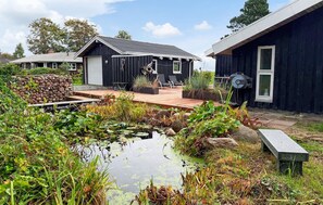 A modern house with a deck, a pond, and a garden. - Cozy home in Storvorde with house sea view (Storvorde)