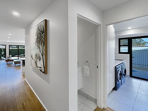 Coastal Pool 3-Bed Townhouse Near Broulee Beach
