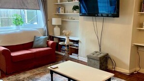 Living area - Pets welcome Accessible Mobility Friendly Cottage -Garden, Pets (Southwold)