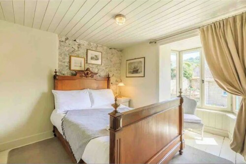 Cottage Sleeps 6 with Sea View and Patio