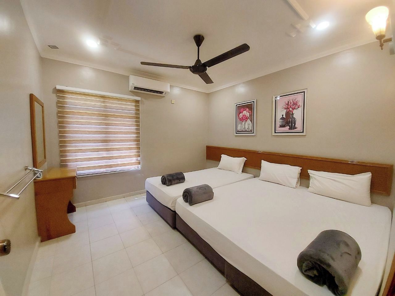 4 bedrooms, iron/ironing board, bed sheets