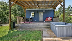 Outdoor dining - Tiny Home Village: 4 Units, 4 Spas, Plunge Pool, Sleeps 15 (St. Augustine)