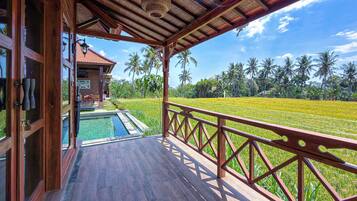 Deluxe Double Room, Garden View | In-room safe, desk, WiFi (free), bed sheets