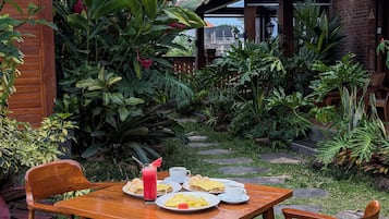 Daily local cuisine breakfast for a fee