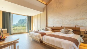Phòng 2 giường đơn cơ bản, ban công, quang cảnh núi | Màn/rèm cản sáng, bàn ủi/dụng cụ ủi quần áo 